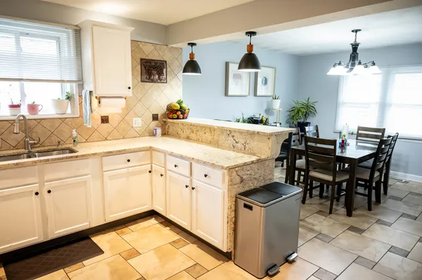 $369,000 | 340 East Drake Avenue, Addison, IL 60101