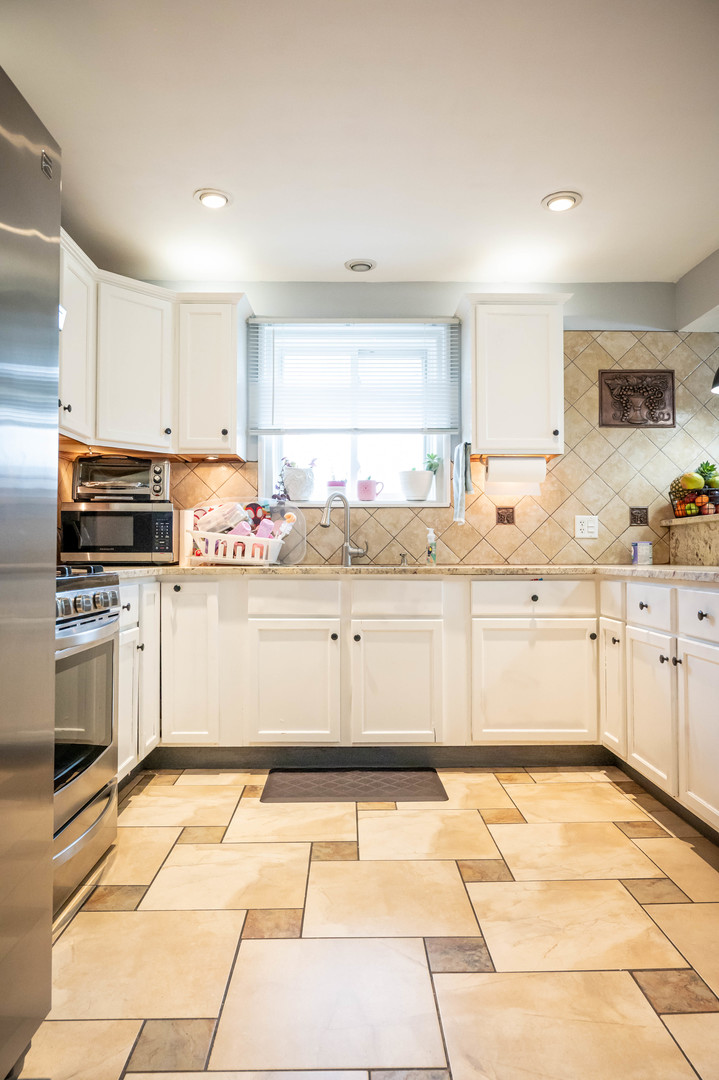 340 East Drake Avenue Addison, IL 60101 - Photo 7 of 35