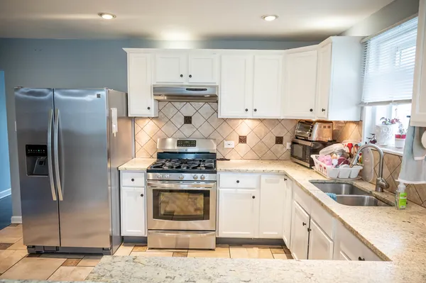 $369,000 | 340 East Drake Avenue, Addison, IL 60101