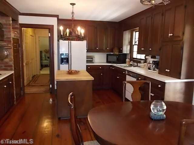 1403 Heathcliff Road High Point, NC 27262 - Photo 8 of 16 Kitchen.