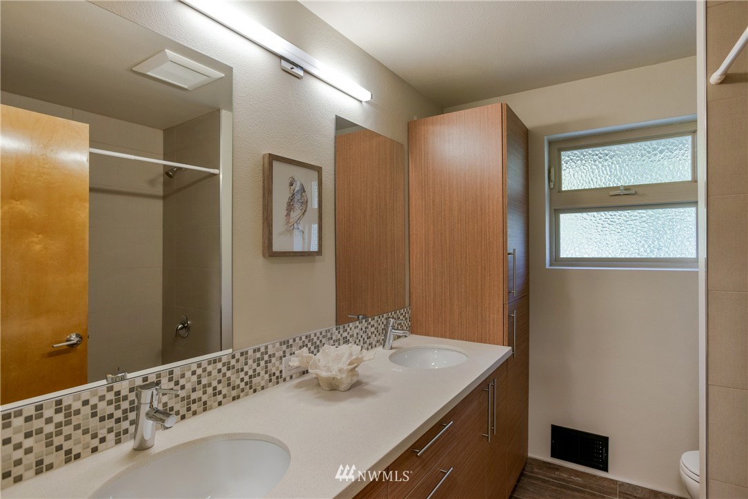 4026 Southwest Director Street Seattle, WA 98136 - Photo 12 of 22 Gallery Image 12