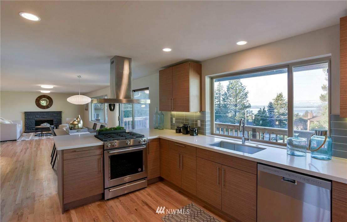 4026 Southwest Director Street Seattle, WA 98136 - Photo 3 of 22 Gallery Image 3