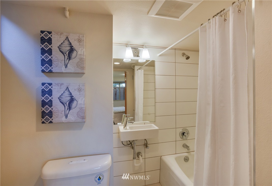 4026 Southwest Director Street Seattle, WA 98136 - Photo 21 of 22 Gallery Image 21