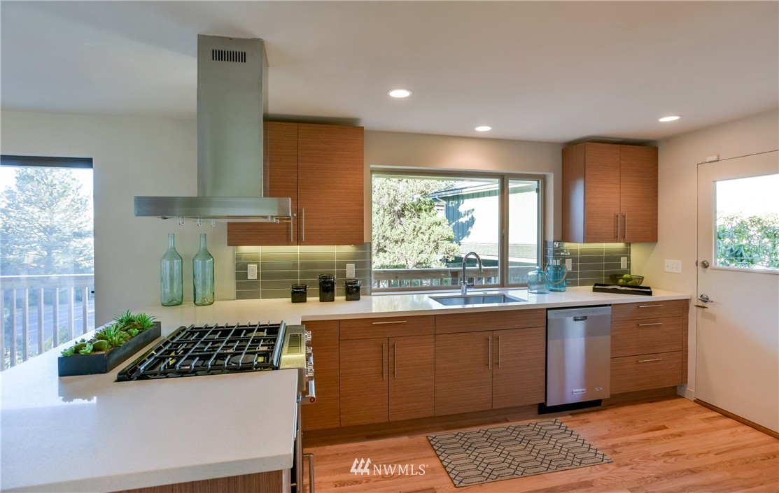 4026 Southwest Director Street Seattle, WA 98136 - Photo 10 of 22 Gallery Image 10