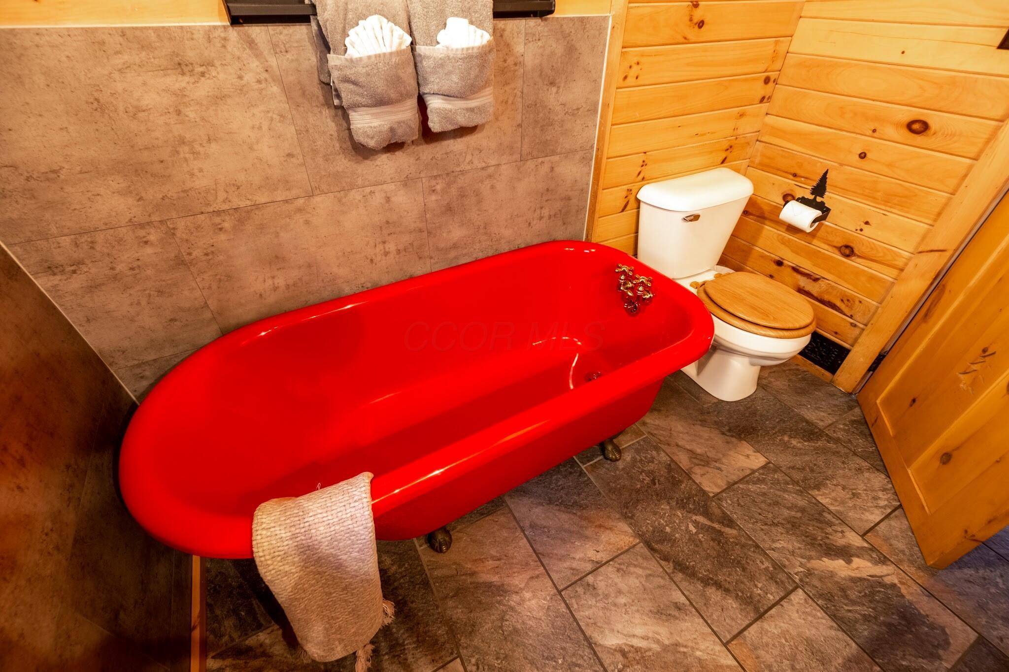 18591 Hockman Road Rockbridge, OH 43149 - Photo 18 of 25 full bath upstairs