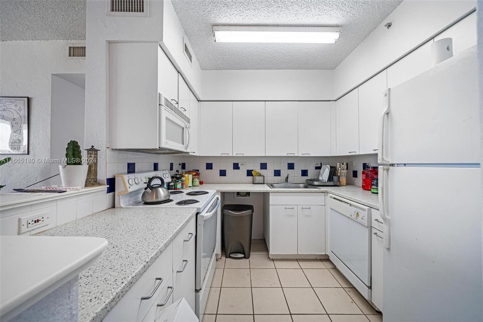 1500 Bay Road, Unit 1174S Miami Beach, FL 33139 - Photo 8 of 44 Gallery Image 8