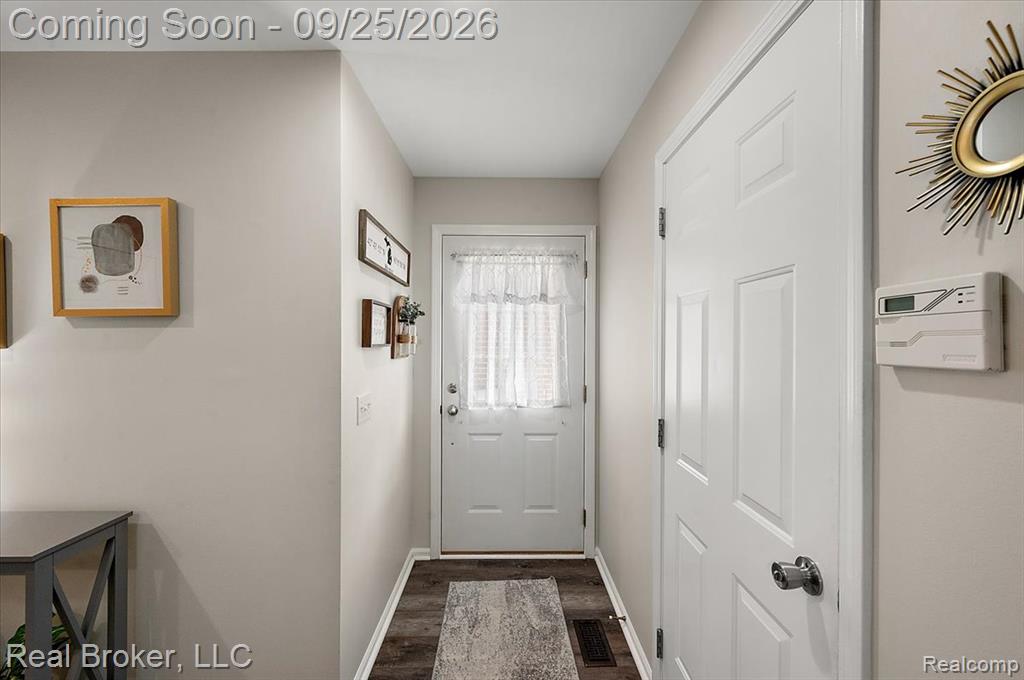 121 Newberry Lane Howell, MI 48843 - Photo 4 of 76 Gallery Image 4
