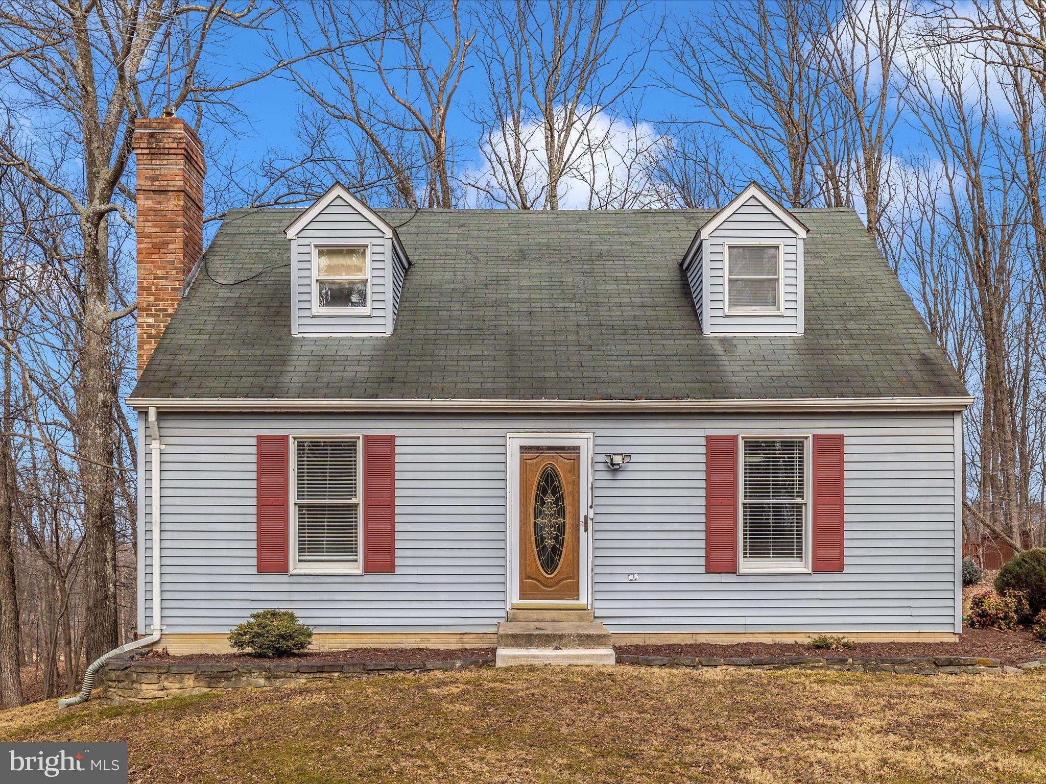 Welcome home to this beautiful home on 1.5 acres!