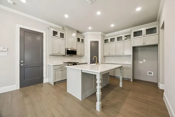 $629,000 | 305 Sunset Lane, Unit 104, Fort Worth, TX 76114