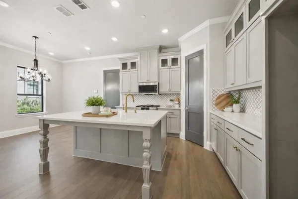 $629,000 | 305 Sunset Lane, Unit 104, Fort Worth, TX 76114