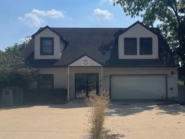 $395,000 | 1203 Lisle Place, Lisle, IL 60532