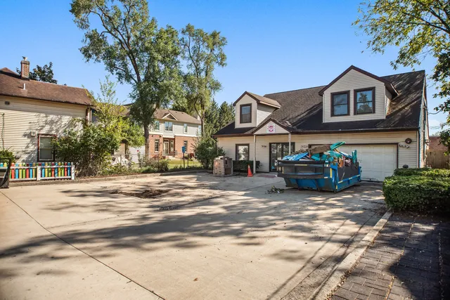 $395,000 | 1203 Lisle Place, Lisle, IL 60532