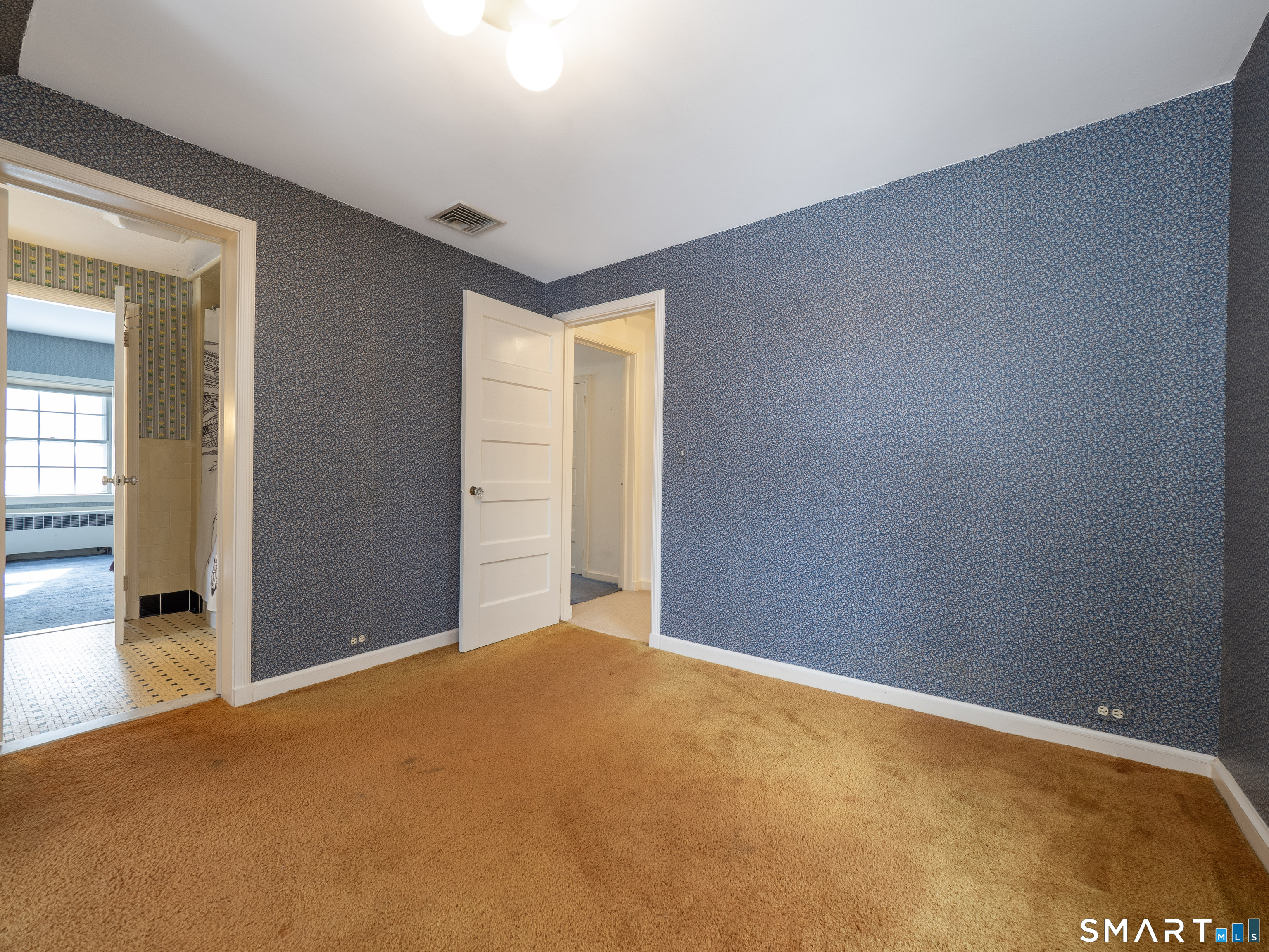 340 Sturges Ridge Road Wilton, CT 06897 - Photo 26 of 40 an empty room with closet
