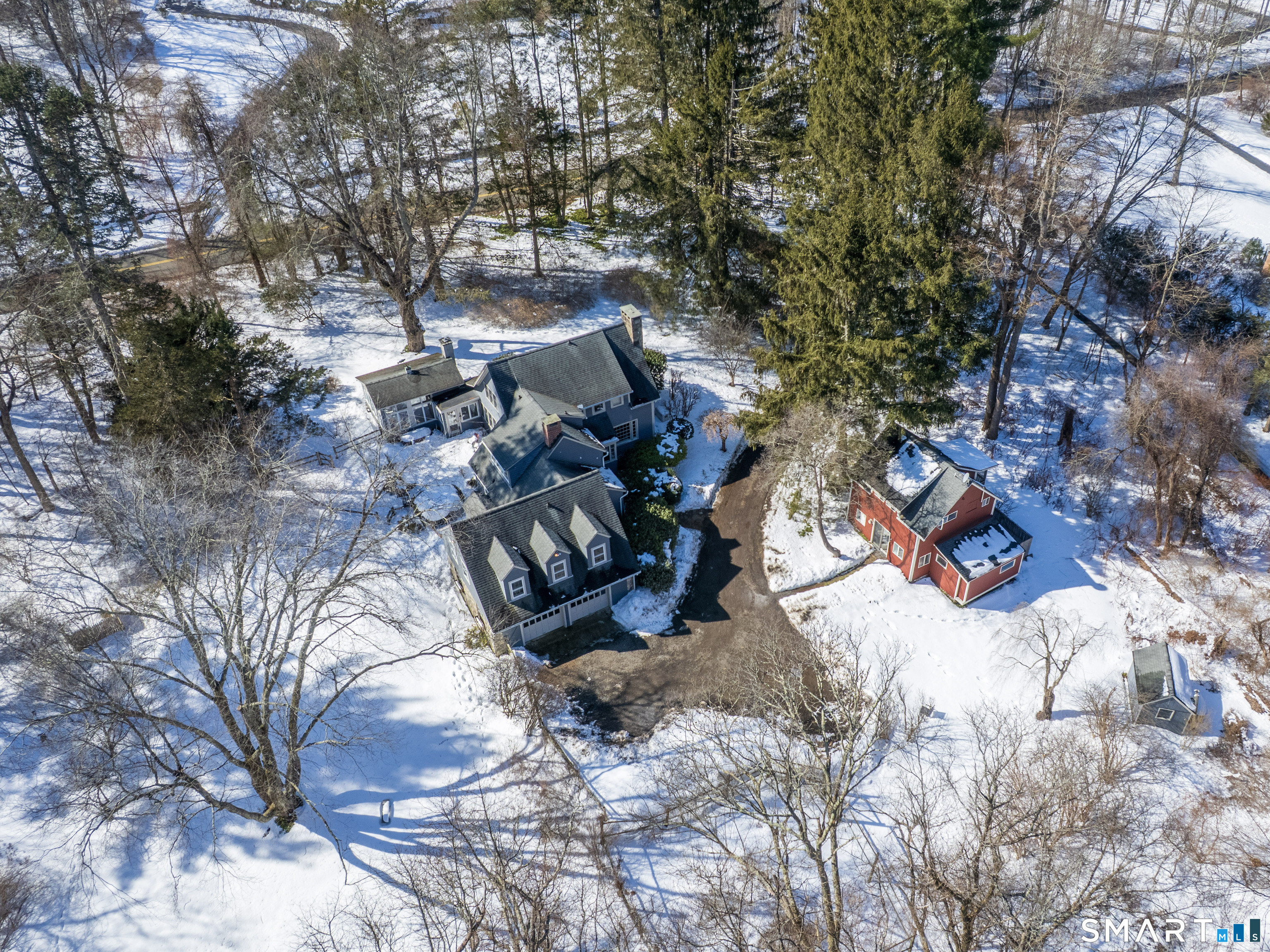 340 Sturges Ridge Road Wilton, CT 06897 - Photo 3 of 40 a backyard of a house with lots of green space