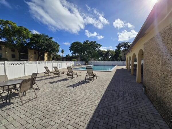 490 Northwest 20th Street, Unit 2110 Boca Raton, FL 33431 - Photo 5 of 29 b19b962d-d0a0-40b6-a8a1-2ee1dc1c22fb