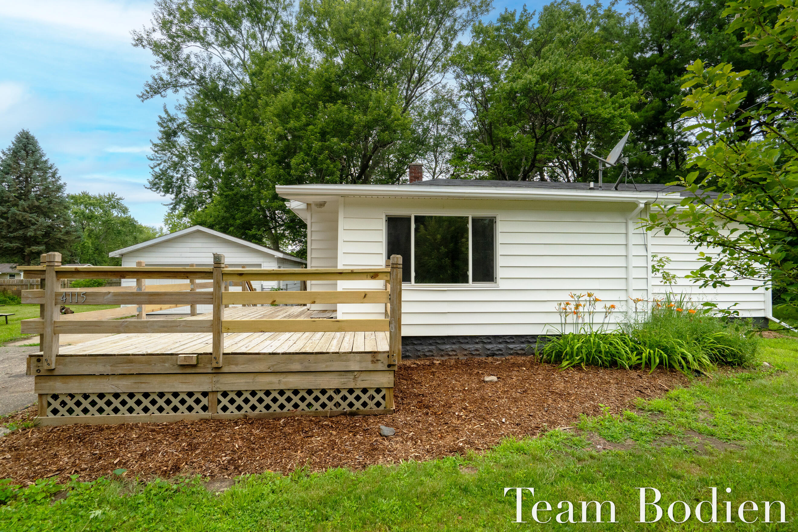 4115 Nazareth Road Kalamazoo, MI 49004 - Photo 1 of 29 DSC09361