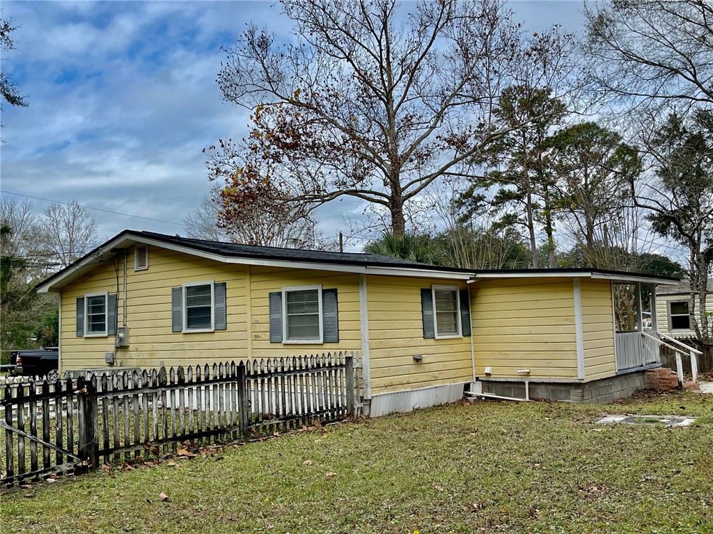 86114 Harry Green Road Yulee, FL 32097 - Photo 19 of 24 a front view of a house with a garden