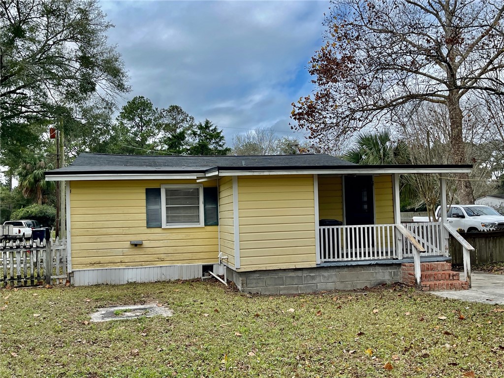 86114 Harry Green Road Yulee, FL 32097 - Photo 20 of 24 a front view of a house with garden