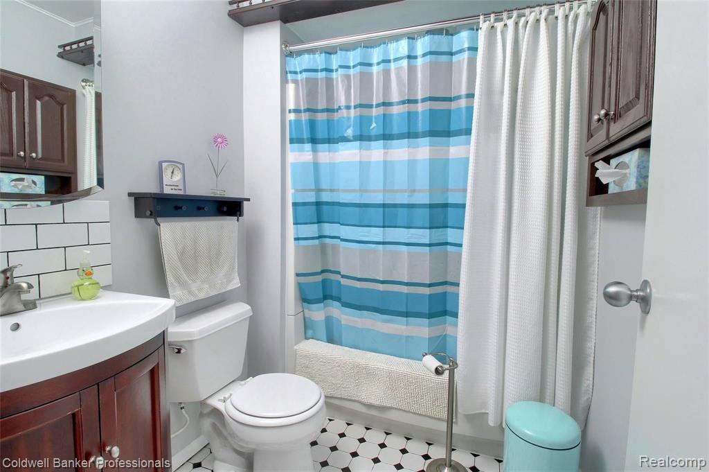 41495 Tyler Road Belleville, MI 48111 - Photo 24 of 32