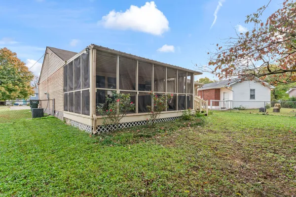a view of a house with backyard and garden
