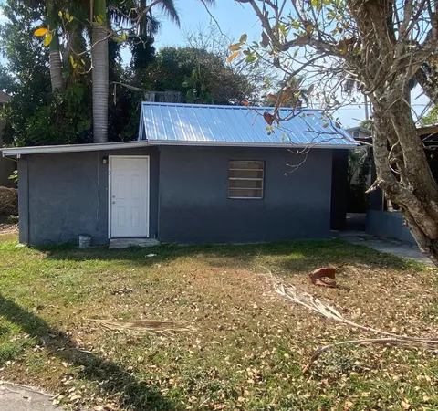 $1,050 | 494 Bacom Point Road, Pahokee, FL 33476