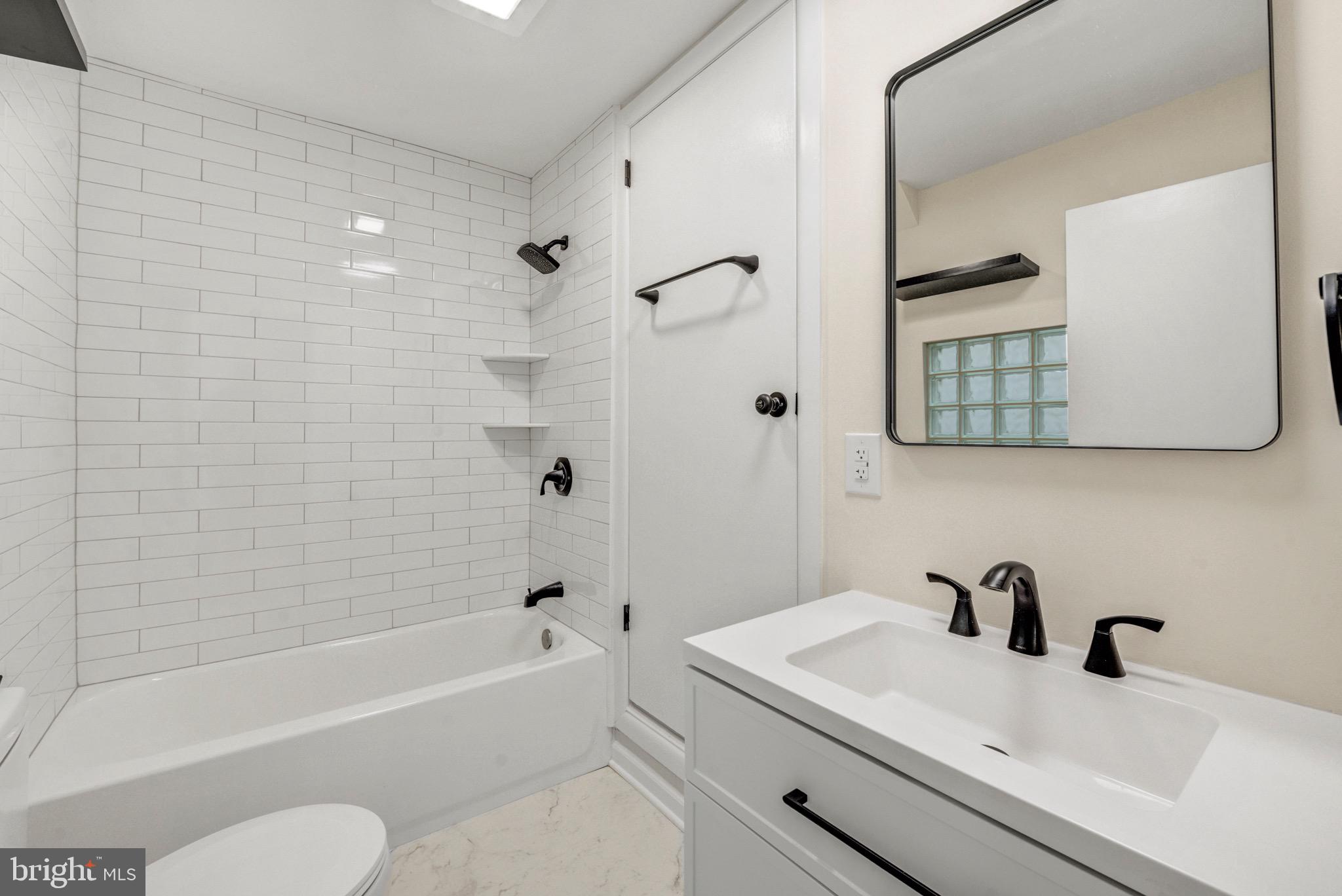 207 Jackson Street Trenton, NJ 08611 - Photo 20 of 37 a bathroom with a sink a toilet and a bathtub