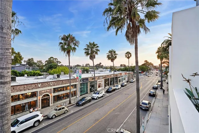 $2,199,000 | 1121 Abbot Kinney Boulevard, Unit 3, Venice, CA 90291