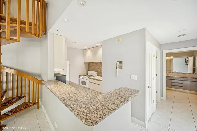 $10,500 | 2305 Tennyson Lane, Highland Park, IL 60035