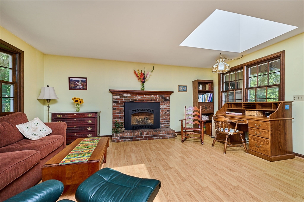 127 Pomeroy Meadow Road Southampton, MA 01073 - Photo 4 of 42 Gallery Image 4
