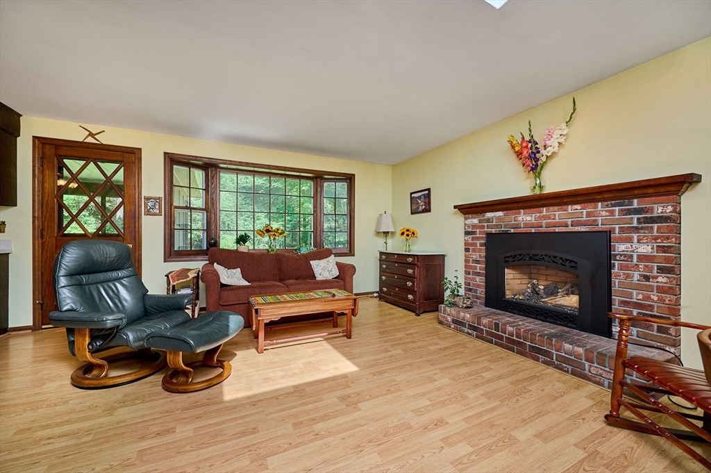 127 Pomeroy Meadow Road Southampton, MA 01073 - Photo 5 of 42 Gallery Image 5