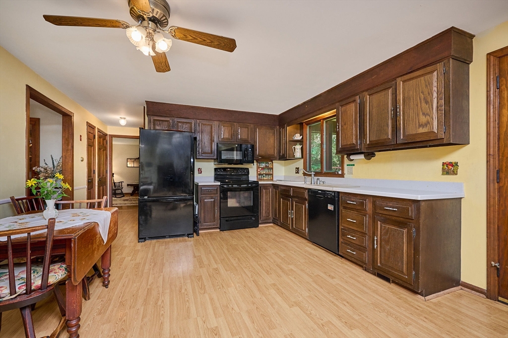 127 Pomeroy Meadow Road Southampton, MA 01073 - Photo 6 of 42 Gallery Image 6