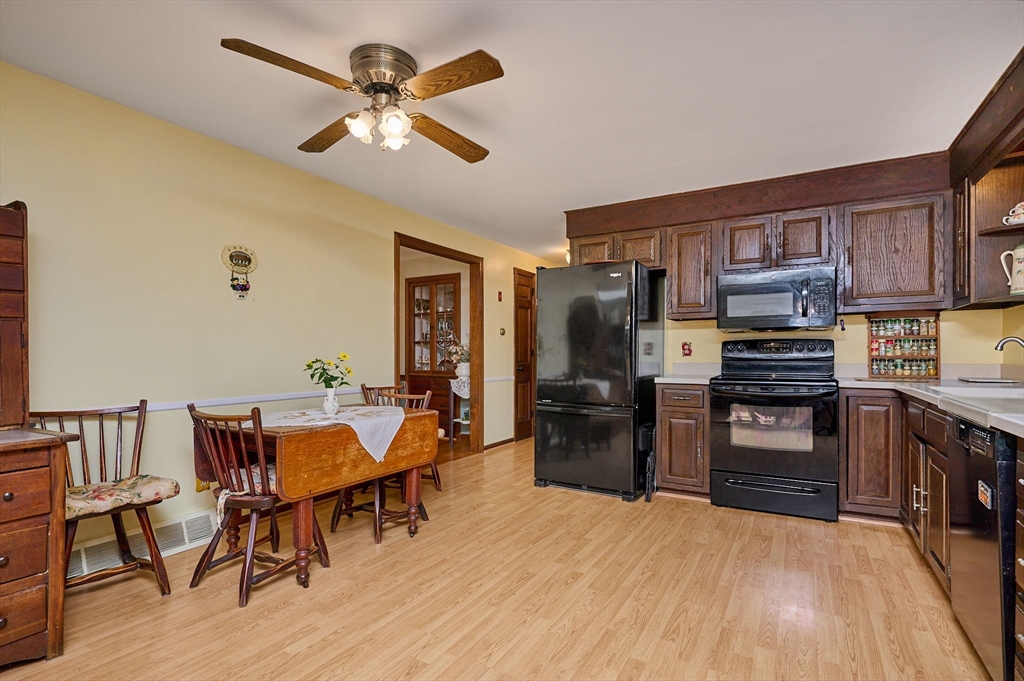127 Pomeroy Meadow Road Southampton, MA 01073 - Photo 7 of 42 Gallery Image 7