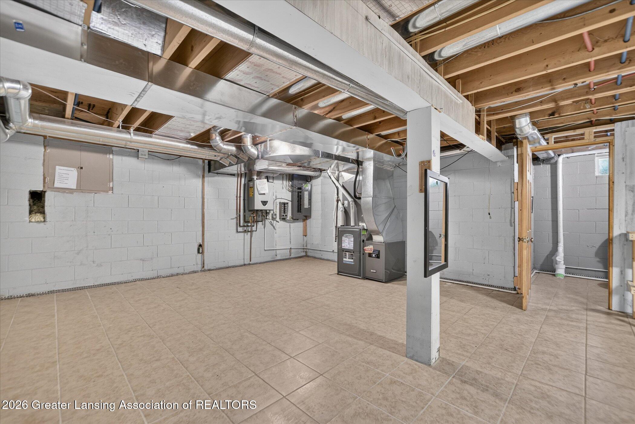 2915 North Cambridge Road Lansing, MI 48911 - Photo 33 of 36 34