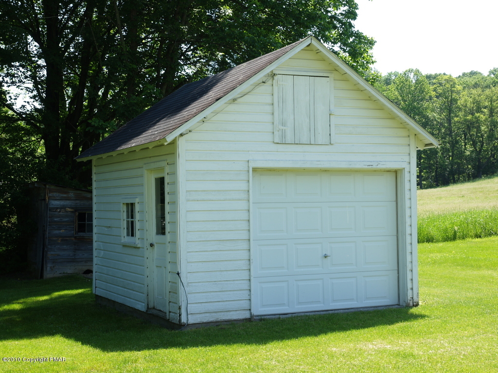 1530 Cherry Valley Road Stroudsburg, PA 18360 - Photo 4 of 21 Shed