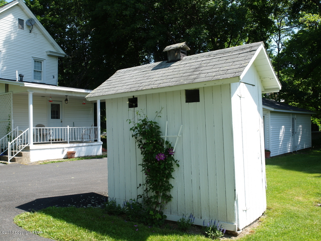 1530 Cherry Valley Road Stroudsburg, PA 18360 - Photo 5 of 21 Outhouse