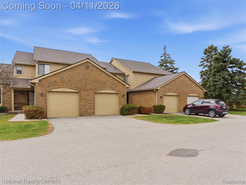 614 Tennyson Rochester, MI 48307 - Photo 1 of 41