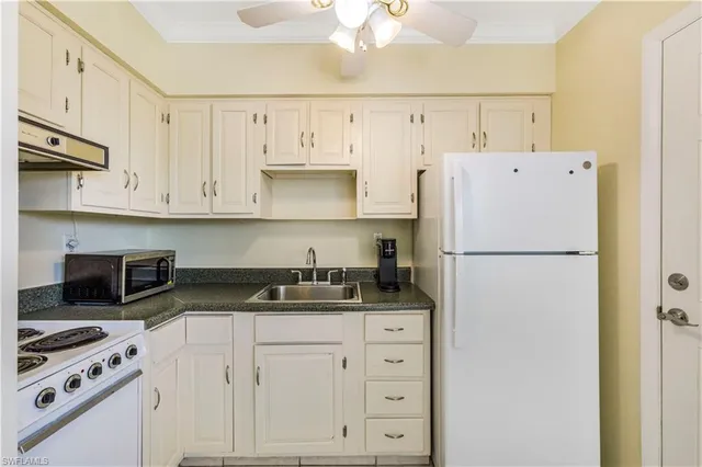 $1,600 | 190 North Collier Boulevard, Unit S9, Marco Island, FL 34145