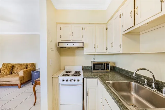 $1,600 | 190 North Collier Boulevard, Unit S9, Marco Island, FL 34145