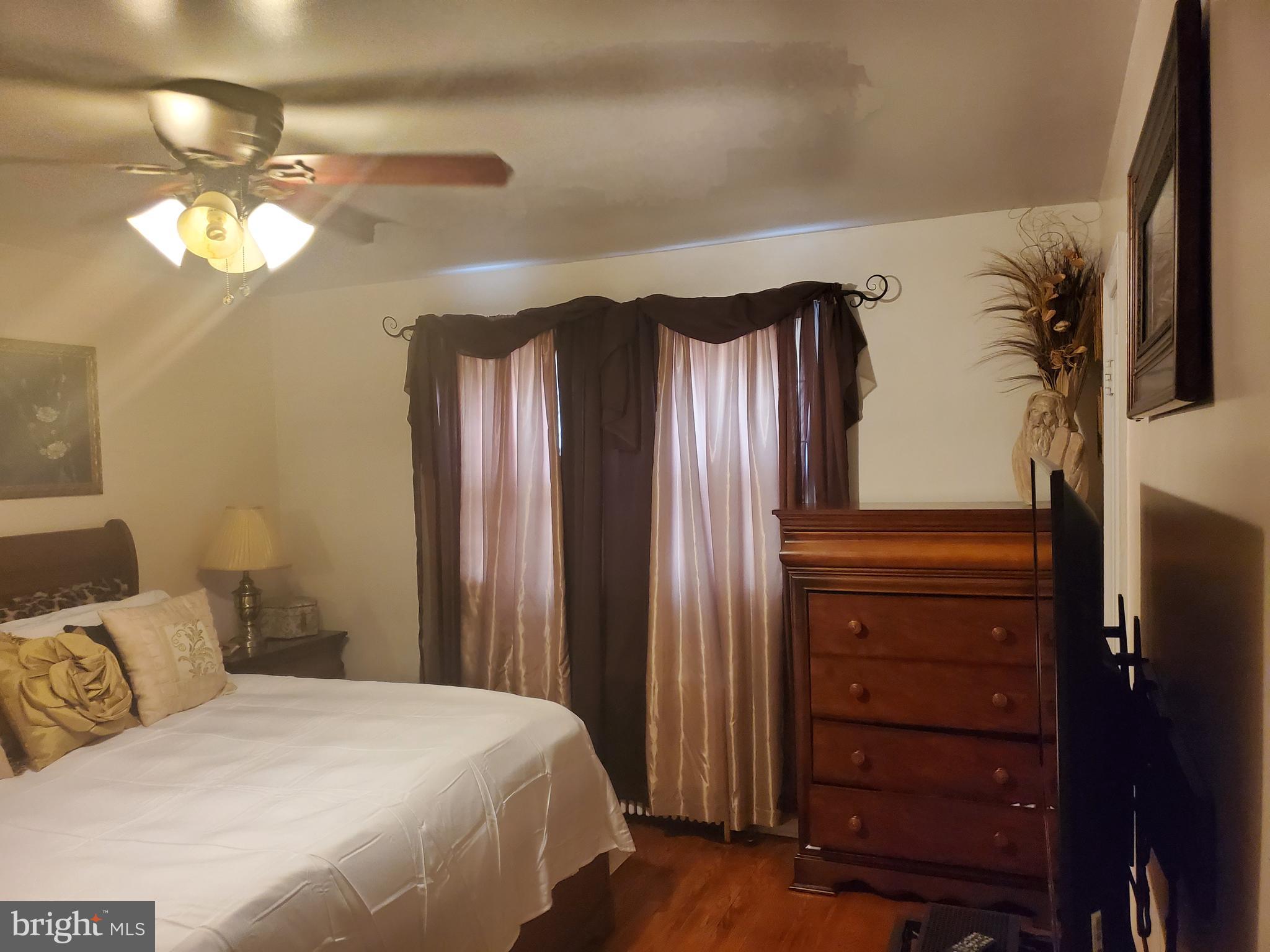 22 Summerfield Road Baltimore, MD 21207 - Photo 12 of 31 King bed with room to walk around