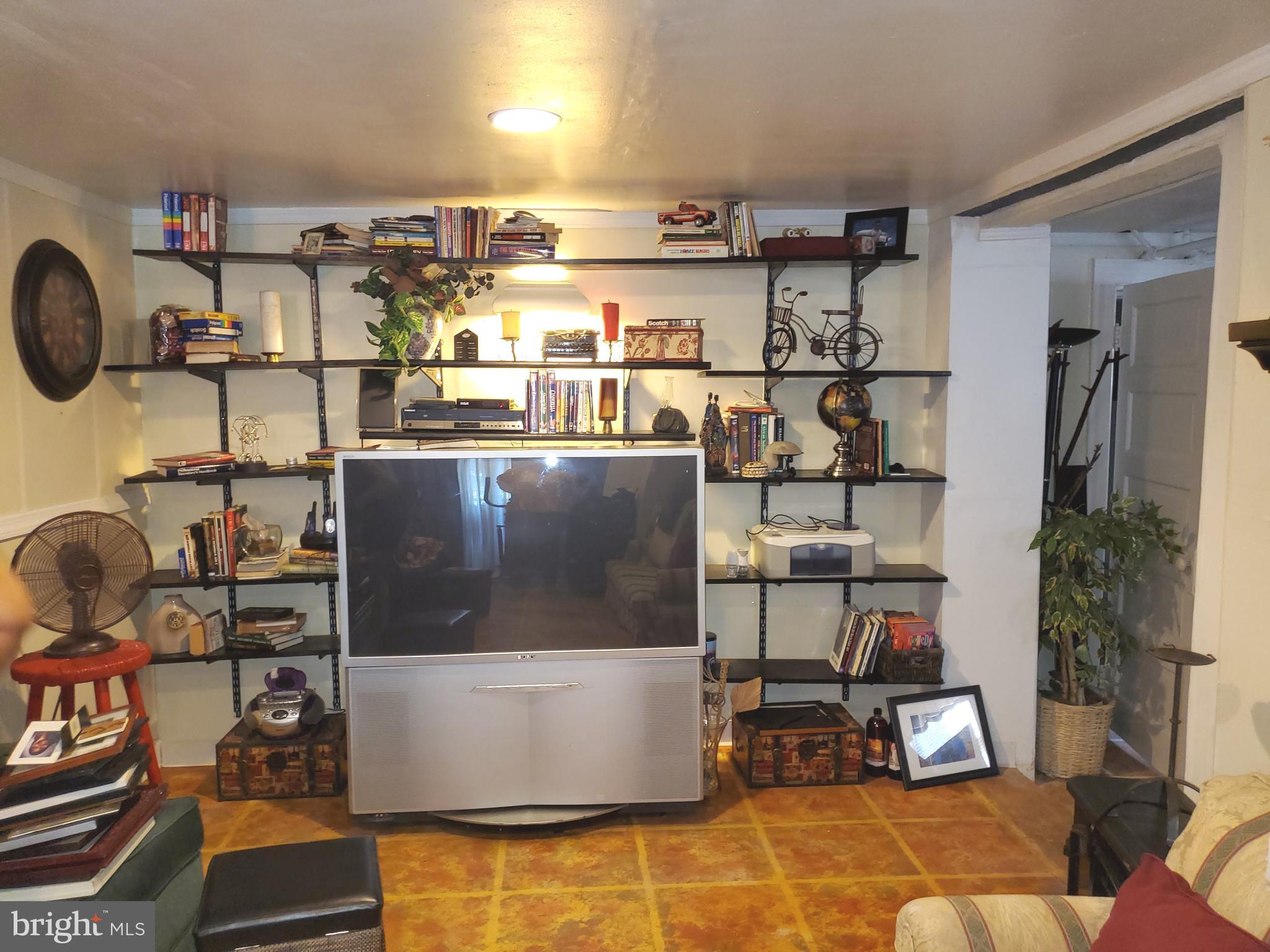 22 Summerfield Road Baltimore, MD 21207 - Photo 23 of 31 Feature wall