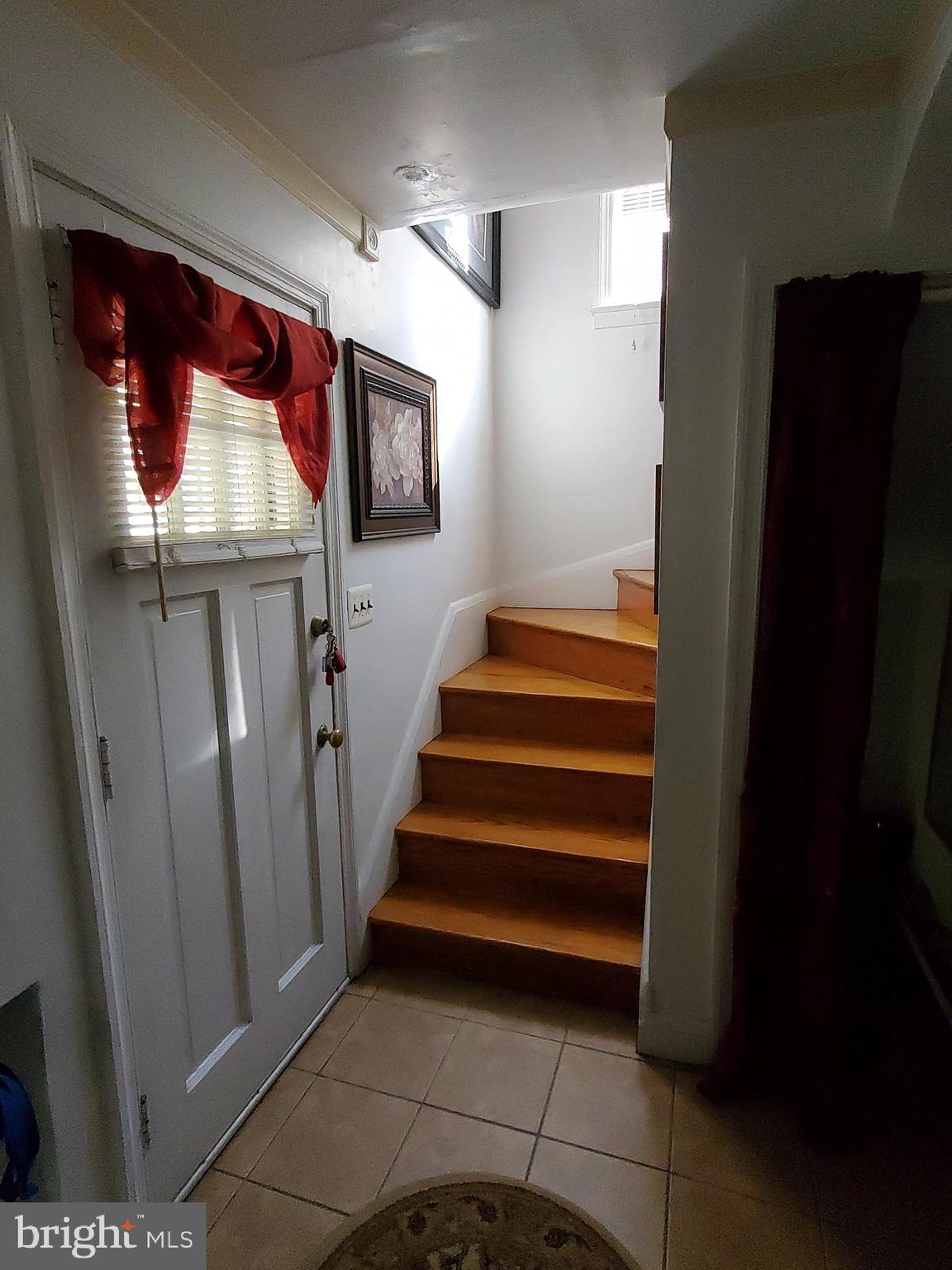 22 Summerfield Road Baltimore, MD 21207 - Photo 5 of 31 Beautiful entry