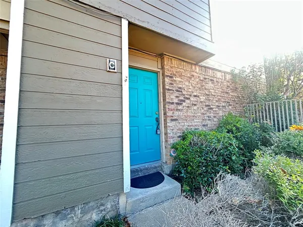 a view of entryway door of the house
