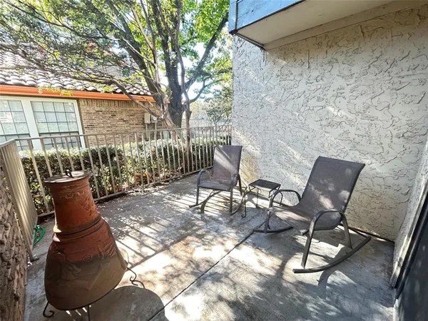 a view of a chairs and table in backyard