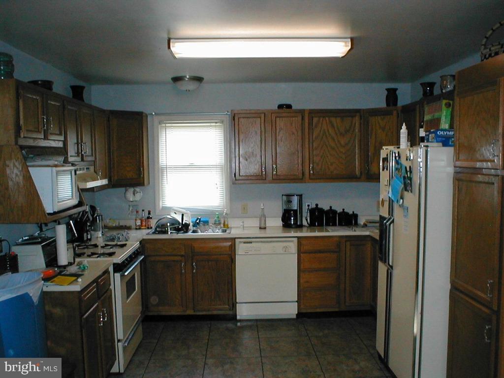 1821 Wilderness Road Lancaster, PA 17603 - Photo 3 of 11 Gallery Image 3