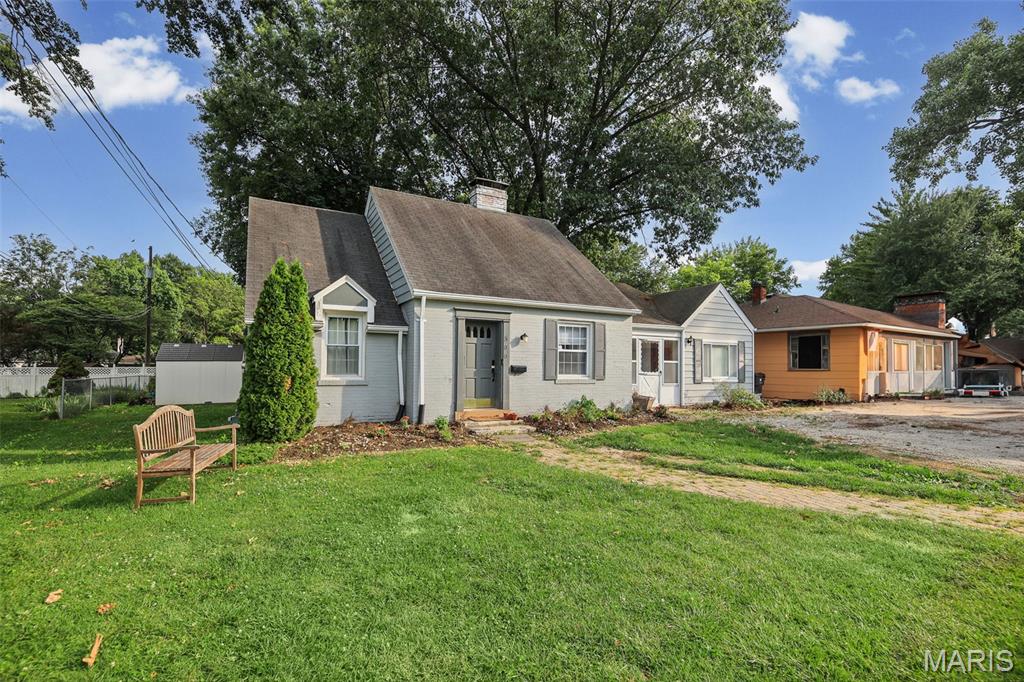 308 Carlyle Avenue Belleville, IL 62221 - Photo 2 of 33