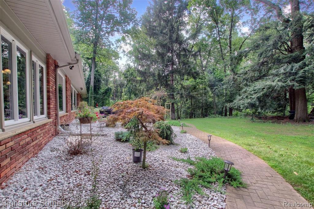 1731 Lone Pine Road Bloomfield Hills, MI 48302 - Photo 37 of 38