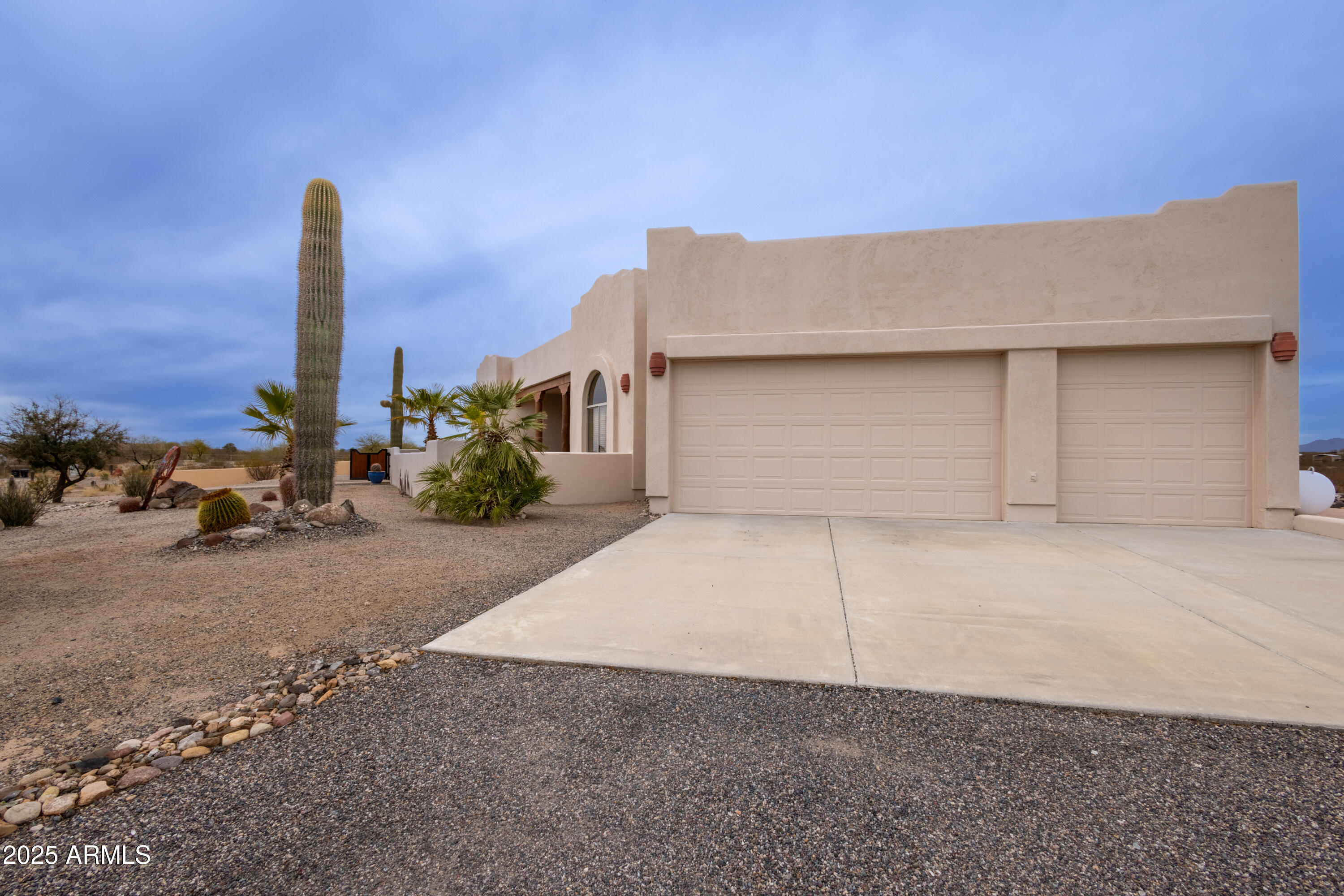 21600 Date Creek Road Wickenburg, AZ 85390 - Photo 4 of 50 Attached 3 Car Garage