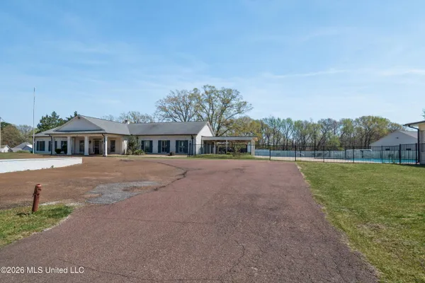 $399,900 | 650 Fairway Drive, Hernando, MS 38632