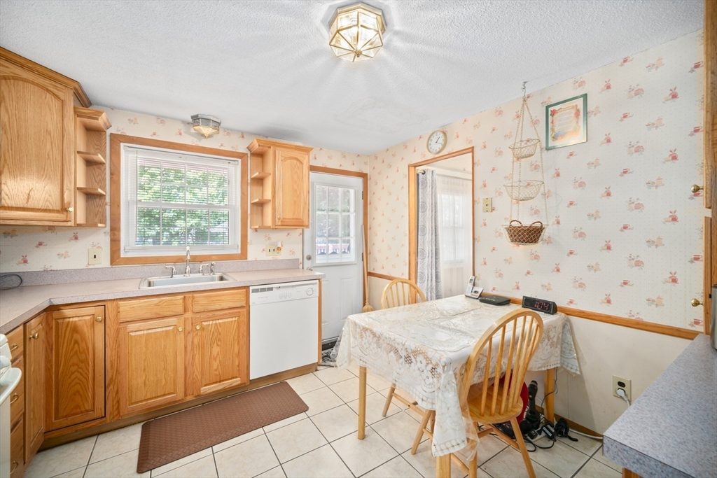 109 Darby Road Brockton, MA 02302 - Photo 4 of 21