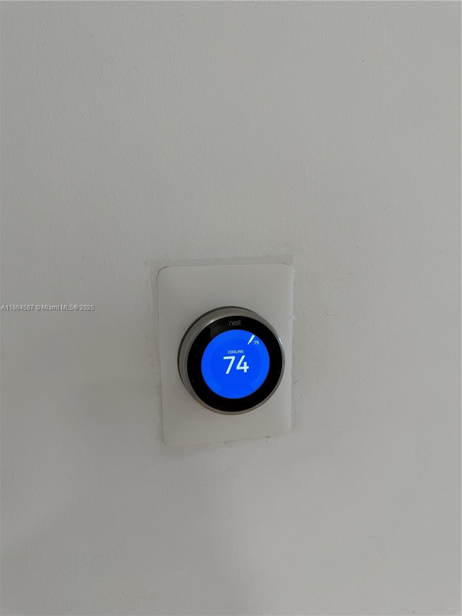 90 Southwest 3rd Street, Unit 2103 Miami, FL 33130 - Photo 23 of 31 a view of a small space